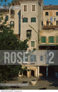 Caption: Nome:..GHETTO NOVO : CASE  I CAMPO DEL GHETTO NOVO....Localizzazione:..VENEZIA / CANNAREGIO / GHETTO NOVO..VENICE / CANNAREGIO  / GHETTO NOVO..Soggetto:..CASE  ..HOUSES  ..Cronologia:......Autore:......Stile:......Editori Stampatori:......Committenza:......Materia e Tecnica:......Collocazione:......Note:......Riproduzione Fotografica:..Graziano Arici/Rosebud2  ....Copyright:..Graziano Arici/Rosebud2/  ....Data:..1994....Costo:..A....Key:..GHETTO NOVO  ESTERNI  ..EXTERIORS