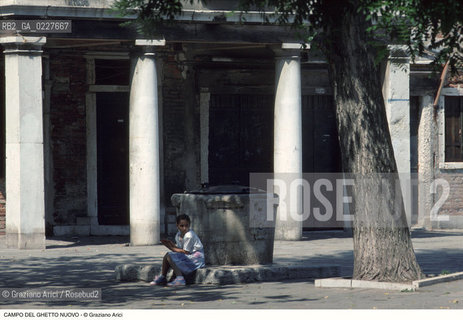 Caption: Nome:..GHETTO NOVO : SOTTOPORTICO  ....Localizzazione:..VENEZIA / CANNAREGIO / GHETTO NOVO..VENICE / CANNAREGIO  / GHETTO NOVO..Soggetto:..CAMPO DEL GHETTO NOVO / SOTTOPORTICO  BAMBINO..CAMPO DEL GHETTO NOVO  / SOTTOPORTICO   ..Cronologia:......Autore:......Stile:......Editori Stampatori:......Committenza:......Materia e Tecnica:......Collocazione:......Note:......Riproduzione Fotografica:..Graziano Arici/Rosebud2  ....Copyright:..Graziano Arici/Rosebud2/  ....Data:..1994....Costo:..A....Key:..GHETTO NOVO  ESTERNI  ..EXTERIORS