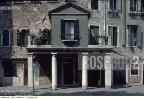 Caption: Nome:..SCUOLA ITALIANA : FACCIATA  ....Localizzazione:..VENEZIA / CANNAREGIO / CAMPO DEL GHETTO NOVO  SINAGOGA / SCUOLA ITALIANA..VENICE / CANNAREGIO / CAMPO GHETTO NOVO  SYNAGOGUE  / SCUOLA ITALIANA   ..Soggetto:..FACCIATA  ..FACADE  ..Cronologia:..SEC. XVI ULTIMO QUARTO /1575  ..XVIth CENTURY / 1575  ..Autore:......Stile:......Editori Stampatori:......Committenza:......Materia e Tecnica:......Collocazione:......Note:......Riproduzione Fotografica:..Graziano Arici/Rosebud2  ....Copyright:..Graziano Arici/Rosebud2/  ....Data:..1994....Costo:..A....Key:..CHIESA  ESTERNI   ..CHURCH  EXTERIORS