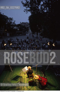 Caption: Nome:..GHETTO NOVO : CONCERTO IN CAMPO DEL GHETTO NOVO  ....Localizzazione:..VENEZIA / CANNAREGIO / GHETTO NOVO..VENICE / CANNAREGIO  / GHETTO NOVO..Soggetto:..CONCERTO IN CAMPO DEL GHETTO NOVO  ..CONCERT IN THE CAMPO DEL GHETTO NOVO  ..Cronologia:......Autore:......Stile:......Editori Stampatori:......Committenza:......Materia e Tecnica:......Collocazione:......Note:......Riproduzione Fotografica:..Graziano Arici/Rosebud2  ....Copyright:..Graziano Arici/Rosebud2/  ....Data:..1994....Costo:..A....Key:..GHETTO NOVO  ESTERNI  EVENTI  ..EXTERIORS  EVENTI