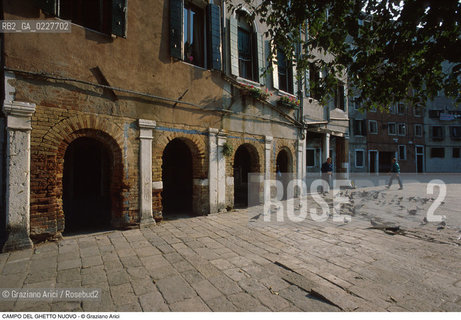 Caption: Nome:..GHETTO NOVO : SOTTOPORTICO IN CAMPO DEL GHETTO NUOVO ....Localizzazione:..VENEZIA / CANNAREGIO / GHETTO NOVO..VENICE / CANNAREGIO  / GHETTO NOVO ..Soggetto:..CAMPO DEL GHETTO NUOVO / SOTTOPORTICO ..CAMPO DEL GHETTO NUOVO / UNDERPASS ..Cronologia:......Autore:......Stile:......Editori Stampatori:......Committenza:......Materia e Tecnica:......Collocazione:......Note:......Riproduzione Fotografica:..Graziano Arici/Rosebud2  ....Copyright:..Graziano Arici/Rosebud2/  ....Data:..1994....Costo:..A....Key:..GHETTO NOVO  ESTERNI  ..EXTERIORS