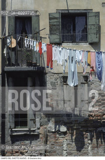Caption: Nome:..GHETTO NOVO : CASE  ....Localizzazione:..VENEZIA / CANNAREGIO / GHETTO NOVO..VENICE / CANNAREGIO  / GHETTO NOVO..Soggetto:..CASE  ..HOUSES  ..Cronologia:......Autore:......Stile:......Editori Stampatori:......Committenza:......Materia e Tecnica:......Collocazione:......Note:......Riproduzione Fotografica:..Graziano Arici/Rosebud2  ....Copyright:..Graziano Arici/Rosebud2/  ....Data:..1994....Costo:..A....Key:..GHETTO NOVO  ESTERNI  ..EXTERIORS