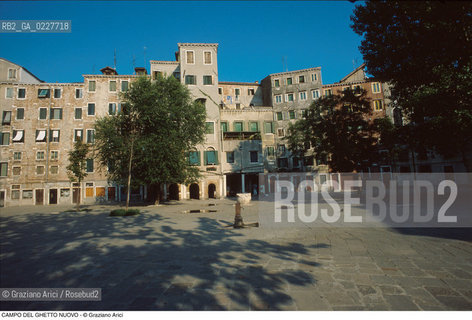 Caption: Nome:..GHETTO NOVO : CAMPO DEL GHETTO NOVO  ....Localizzazione:..VENEZIA / CANNAREGIO / GHETTO NOVO..VENICE / CANNAREGIO  / GHETTO NOVO ..Soggetto:..CAMPO DEL GHETTO NOVO  ....Cronologia:......Autore:......Stile:......Editori Stampatori:......Committenza:......Materia e Tecnica:......Collocazione:......Note:......Riproduzione Fotografica:..Graziano Arici/Rosebud2  ....Copyright:..Graziano Arici/Rosebud2/  ....Data:..1994....Costo:..A....Key:..GHETTO NOVO  ESTERNI  ..EXTERIORS