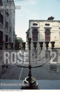 Caption: Nome:..GHETTO VECCHIO  : CAMPIELLO DELLE SCUOLE  ....Localizzazione:..VENEZIA / CANNAREGIO / GHETTO VECCHIO  ..VENICE / CANNAREGIO  / GHETTO VECCHIO   ..Soggetto:..CAMPIELLO DELLE SCUOLE ..CAMPIELLO DELLE SCUOLE..Cronologia:......Autore:......Stile:......Editori Stampatori:......Committenza:......Materia e Tecnica:......Collocazione:......Note:......Riproduzione Fotografica:..Graziano Arici/Rosebud2  ....Copyright:..Graziano Arici/Rosebud2/  ....Data:..1994....Costo:..A....Key:..GHETTO VECCHIO  ESTERNI  ..EXTERIORS