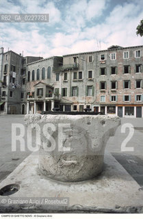 Caption: Nome:..GHETTO NOVO :  CAMPO DEL GHETTO NOVO  ....Localizzazione:..VENEZIA / CANNAREGIO / GHETTO NOVO..VENICE / CANNAREGIO  / GHETTO NOVO..Soggetto:..CAMPO DEL GHETTO NOVO / POZZO   ..CAMPO DEL GHETTO NOVO  /  WELL    ..Cronologia:......Autore:......Stile:......Editori Stampatori:......Committenza:......Materia e Tecnica:......Collocazione:......Note:......Riproduzione Fotografica:..Graziano Arici/Rosebud2  ....Copyright:..Graziano Arici/Rosebud2/  ....Data:..1994....Costo:..A....Key:..GHETTO NOVO  ESTERNI  ..EXTERIORS