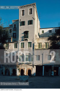 Caption: Nome:..GHETTO NOVO : CASE  I CAMPO DEL GHETTO NOVO....Localizzazione:..VENEZIA / CANNAREGIO / GHETTO NOVO..VENICE / CANNAREGIO  / GHETTO NOVO..Soggetto:..CASE  ..HOUSES  ..Cronologia:......Autore:......Stile:......Editori Stampatori:......Committenza:......Materia e Tecnica:......Collocazione:......Note:......Riproduzione Fotografica:..Graziano Arici/Rosebud2  ....Copyright:..Graziano Arici/Rosebud2/  ....Data:..1994....Costo:..A....Key:..GHETTO NOVO  ESTERNI  ..EXTERIORS