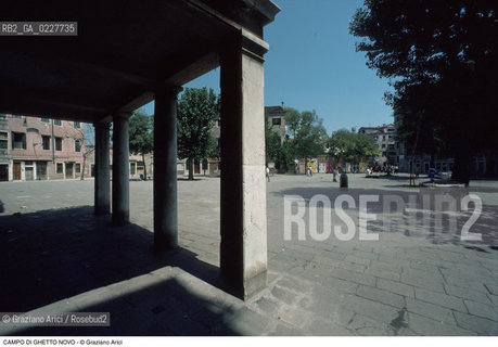 Caption: Nome:..GHETTO NOVO : CAMPO DEL GHETTO NOVO  ....Localizzazione:..VENEZIA / CANNAREGIO / GHETTO NOVO..VENICE / CANNAREGIO  / GHETTO NOVO  ..Soggetto:..CAMPO DEL GHETTO NOVO  ....Cronologia:......Autore:......Stile:......Editori Stampatori:......Committenza:......Materia e Tecnica:......Collocazione:......Note:......Riproduzione Fotografica:..Graziano Arici/Rosebud2  ....Copyright:..Graziano Arici/Rosebud2/  ....Data:..1994....Costo:..A....Key:..GHETTO NOVO  ESTERNI  ..EXTERIORS