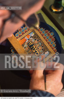 Caption: Nome:..GHETTO NOVO : ARTIGIANATO (DECORAZIONE SU VETRO DI MOTIVI DECORATIVI EBRAICI) ....Localizzazione:..VENEZIA / CANNAREGIO / GHETTO VECCHIO  ..VENICE / CANNAREGIO  / GHETTO VECCHIO   ..Soggetto:..ARTE EBRAICA / ARTIGIANATO / DECORAZIONE SU VETRO  ..JEWISH ART / HANDYCRAFT  / PAINTING ON GLASS  ..Cronologia:......Autore:......Stile:......Editori Stampatori:......Committenza:......Materia e Tecnica:......Collocazione:......Note:......Riproduzione Fotografica:..Graziano Arici/Rosebud2  ....Copyright:..Graziano Arici/Rosebud2/  ....Data:..1994....Costo:..A....Key:..GHETTO NOVO ARTIGIANATO  ..HANDYCRAFT