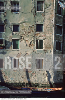 Caption: Nome:..GHETTO NOVO : CASE  ....Localizzazione:..VENEZIA / CANNAREGIO / GHETTO NOVO..VENICE / CANNAREGIO  / GHETTO NOVO..Soggetto:..CASE  ..HOUSES  ..Cronologia:......Autore:......Stile:......Editori Stampatori:......Committenza:......Materia e Tecnica:......Collocazione:......Note:......Riproduzione Fotografica:..Graziano Arici/Rosebud2  ....Copyright:..Graziano Arici/Rosebud2/  ....Data:..1994....Costo:..A....Key:..GHETTO NOVO  ESTERNI  ..EXTERIORS