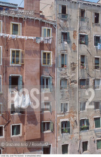 Caption: Nome:..GHETTO NOVO : CASE  ....Localizzazione:..VENEZIA / CANNAREGIO / GHETTO NOVO..VENICE / CANNAREGIO  / GHETTO NOVO ..Soggetto:..CASE  ..HOUSES  ..Cronologia:......Autore:......Stile:......Editori Stampatori:......Committenza:......Materia e Tecnica:......Collocazione:......Note:......Riproduzione Fotografica:..Graziano Arici/Rosebud2  ....Copyright:..Graziano Arici/Rosebud2/  ....Data:..1994....Costo:..A....Key:..GHETTO NOVO  ESTERNI  ..EXTERIORS