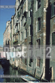 Caption: Nome:..GHETTO NOVO : CASE  ....Localizzazione:..VENEZIA / CANNAREGIO / GHETTO NOVO..VENICE / CANNAREGIO  / GHETTO NOVO ..Soggetto:..CASE  ..HOUSES  ..Cronologia:......Autore:......Stile:......Editori Stampatori:......Committenza:......Materia e Tecnica:......Collocazione:......Note:......Riproduzione Fotografica:..Graziano Arici/Rosebud2  ....Copyright:..Graziano Arici/Rosebud2/  ....Data:..1994....Costo:..A....Key:..GHETTO NOVISSIMO  ESTERNI  ..EXTERIORS