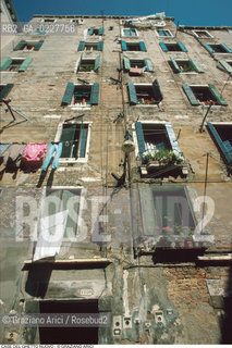 Caption: Nome:..GHETTO VECCHIO : CASE....Localizzazione:..VENEZIA / CANNAREGIO / GHETTO VECCHIO  ..VENICE / CANNAREGIO  / GHETTO VECCHIO   ..Soggetto:..CASE / CAMPANELLI  ..HOUSES / DOORBELLS  ..Cronologia:......Autore:......Stile:......Editori Stampatori:......Committenza:......Materia e Tecnica:......Collocazione:......Note:......Riproduzione Fotografica:..Graziano Arici/Rosebud2  ....Copyright:..Graziano Arici/Rosebud2/  ....Data:..1994....Costo:..A....Key:..GHETTO VECCHIO  ESTERNI  ..EXTERIORS
