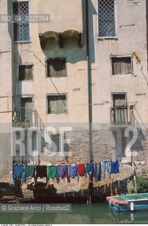 Caption: Nome:..GHETTO NOVO : CASE  ....Localizzazione:..VENEZIA / CANNAREGIO / GHETTO NOVO..VENICE / CANNAREGIO  / GHETTO NOVO ..Soggetto:..CASE  ..HOUSES  ..Cronologia:......Autore:......Stile:......Editori Stampatori:......Committenza:......Materia e Tecnica:......Collocazione:......Note:......Riproduzione Fotografica:..Graziano Arici/Rosebud2  ....Copyright:..Graziano Arici/Rosebud2/  ....Data:..1994....Costo:..A....Key:..GHETTO NOVO  ESTERNI  ..EXTERIORS