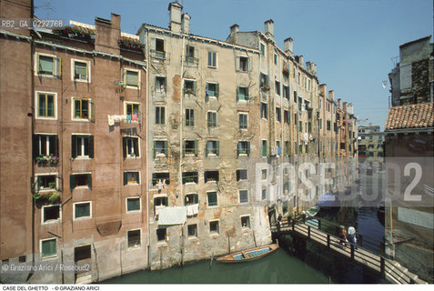 Caption: Nome:..GHETTO NOVO : CASE  ....Localizzazione:..VENEZIA / CANNAREGIO / GHETTO NOVO..VENICE / CANNAREGIO  / GHETTO NOVO ..Soggetto:..CASE  ..HOUSES  ..Cronologia:......Autore:......Stile:......Editori Stampatori:......Committenza:......Materia e Tecnica:......Collocazione:......Note:......Riproduzione Fotografica:..Graziano Arici/Rosebud2  ....Copyright:..Graziano Arici/Rosebud2/  ....Data:..1994....Costo:..A....Key:..GHETTO NOVO  ESTERNI  ..EXTERIORS