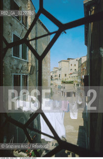 Caption: Nome:..GHETTO NOVO : CAMPO DEL GHETTO NOVO....Localizzazione:..VENEZIA / CANNAREGIO / GHETTO NOVO..VENICE / CANNAREGIO  / GHETTO NOVO..Soggetto:..CAMPO DEL GHETTO NOVO....Cronologia:......Autore:......Stile:......Editori Stampatori:......Committenza:......Materia e Tecnica:......Collocazione:......Note:......Riproduzione Fotografica:..Graziano Arici/Rosebud2  ....Copyright:..Graziano Arici/Rosebud2/  ....Data:..1994....Costo:..A....Key:..GHETTO NOVO  ESTERNI  ..EXTERIORS