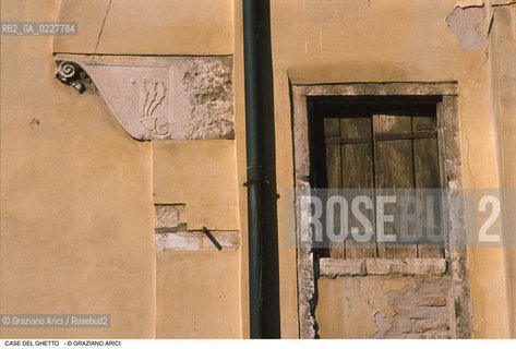 Caption: Nome:..GHETTO NOVO : CASE  ....Localizzazione:..VENEZIA / CANNAREGIO / GHETTO NOVO..VENICE / CANNAREGIO  / GHETTO NOVO ..Soggetto:..CASE  ..HOUSES  ..Cronologia:......Autore:......Stile:......Editori Stampatori:......Committenza:......Materia e Tecnica:......Collocazione:......Note:......Riproduzione Fotografica:..Graziano Arici/Rosebud2  ....Copyright:..Graziano Arici/Rosebud2/  ....Data:..1994....Costo:..A....Key:..GHETTO NOVO  ESTERNI  ..EXTERIORS