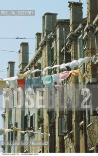 Caption: Nome:..GHETTO NOVO : CASE  ....Localizzazione:..VENEZIA / CANNAREGIO / GHETTO NOVO..VENICE / CANNAREGIO  / GHETTO NOVO ..Soggetto:..CASE  ..HOUSES  ..Cronologia:......Autore:......Stile:......Editori Stampatori:......Committenza:......Materia e Tecnica:......Collocazione:......Note:......Riproduzione Fotografica:..Graziano Arici/Rosebud2  ....Copyright:..Graziano Arici/Rosebud2/  ....Data:..1994....Costo:..A....Key:..GHETTO NOVO  ESTERNI  ..EXTERIORS