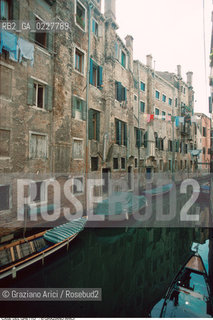 Caption: Nome:..GHETTO VECCHIO : CASE PRIVATE SUL CANALE....Localizzazione:..VENEZIA / CANNAREGIO / GHETTO VECCHIO  ..VENICE / CANNAREGIO  / GHETTO VECCHIO   ..Soggetto:..CASE PRIVATE  ..PRIVATE HOUSES  ..Cronologia:......Autore:......Stile:......Editori Stampatori:......Committenza:......Materia e Tecnica:......Collocazione:......Note:......Riproduzione Fotografica:..Graziano Arici/Rosebud2  ....Copyright:..Graziano Arici/Rosebud2/  ....Data:..1994....Costo:..A....Key:..GHETTO VECCHIO  ESTERNI  ..EXTERIORS