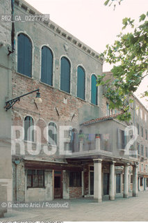 Caption: Nome:..SCUOLA ITALIANA : FACCIATA  ....Localizzazione:..VENEZIA / CANNAREGIO / CAMPO DEL GHETTO NOVO  SINAGOGA / SCUOLA ITALIANA..VENICE / CANNAREGIO / CAMPO GHETTO NOVO  SYNAGOGUE  / SCUOLA ITALIANA   ..Soggetto:..FACCIATA  ..FACADE  ..Cronologia:..SEC. XVI ULTIMO QUARTO /1575  ..XVIth CENTURY / 1575  ..Autore:......Stile:......Editori Stampatori:......Committenza:......Materia e Tecnica:......Collocazione:......Note:......Riproduzione Fotografica:..Graziano Arici/Rosebud2  ....Copyright:..Graziano Arici/Rosebud2/  ....Data:..1994....Costo:..A....Key:..CHIESA  ESTERNI   ..CHURCH  EXTERIORS
