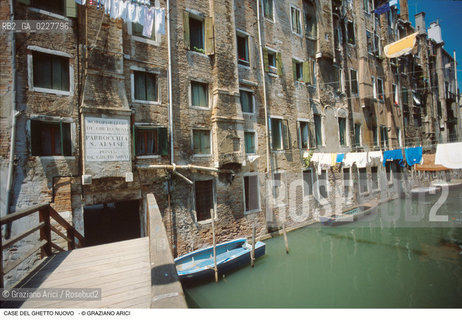 Caption: Nome:..GHETTO NOVO : PONTE CHE CONDUCE ALL ENTRATA DEL GHETTO NOVO ....Localizzazione:..VENEZIA / CANNAREGIO / GHETTO NOVO..VENICE / CANNAREGIO  / GHETTO NOVO..Soggetto:..PONTE CHE CONDUCE ALL ENTRATA DEL GHETTO NOVO  ..BRIDGE THAT LEADS TO THE ENTRANCE OF THE GHETTO NOVO   ..Cronologia:......Autore:......Stile:......Editori Stampatori:......Committenza:......Materia e Tecnica:......Collocazione:......Note:......Riproduzione Fotografica:..Graziano Arici/Rosebud2  ....Copyright:..Graziano Arici/Rosebud2/  ....Data:..1994....Costo:..A....Key:..GHETTO NOVO  ESTERNI  ..EXTERIORS