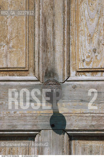 Caption: Nome:..GHETTO VECCHIO : ANTICO PORTONE ....Localizzazione:..VENEZIA / CANNAREGIO / GHETTO VECCHIO  ..VENICE / CANNAREGIO  / GHETTO VECCHIO   ..Soggetto:..PORTONE  ..DOORWAY  ..Cronologia:......Autore:......Stile:......Editori Stampatori:......Committenza:......Materia e Tecnica:......Collocazione:......Note:......Riproduzione Fotografica:..Graziano Arici/Rosebud2  ....Copyright:..Graziano Arici/Rosebud2/  ....Data:..1994....Costo:..A....Key:..GHETTO VECCHIO  ESTERNI  ..EXTERIORS