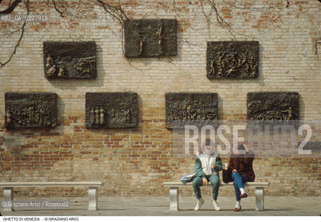 Caption: Nome:..GHETTO NOVO : CAMPO DEL GHETTO - MONUMENTO ALLOLOCAUSTO  ......Localizzazione:..VENEZIA / CANNAREGIO / GHETTO NOVO..VENICE / CANNAREGIO  / GHETTO NOVO   ..Soggetto:..MONUMENTO ALLOLOCAUSTO  ..THE  HOLOCAUST MEMORIAL  ..Cronologia:......Autore:......Stile:......Editori Stampatori:......Committenza:......Materia e Tecnica:......Collocazione:......Note:......Riproduzione Fotografica:..Graziano Arici/Rosebud2  ....Copyright:..Graziano Arici/Rosebud2/  ....Data:..1994....Costo:..A....Key:..GHETTO NOVO  ESTERNI  ..EXTERIORS