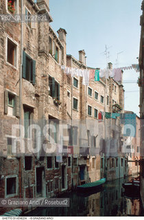 Caption: Nome:..GHETTO VECCHIO : CASE....Localizzazione:..VENEZIA / CANNAREGIO / GHETTO VECCHIO  ..VENICE / CANNAREGIO  / GHETTO VECCHIO   ..Soggetto:..CASE / ..Cronologia:......Autore:......Stile:......Editori Stampatori:......Committenza:......Materia e Tecnica:......Collocazione:......Note:......Riproduzione Fotografica:..Graziano Arici/Rosebud2  ....Copyright:..Graziano Arici/Rosebud2/  ....Data:..1994....Costo:..A....Key:..GHETTO VECCHIO  ESTERNI  ..EXTERIORS