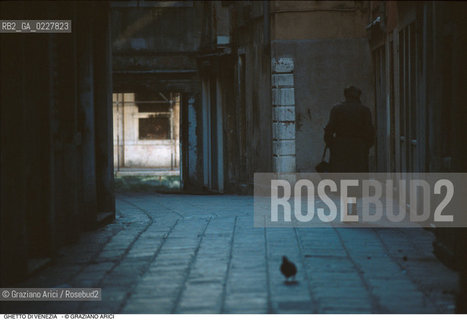 Caption: Nome:..GHETTO VECCHIO : IL PORTICO DENTRATA  ....Localizzazione:..VENEZIA / CANNAREGIO / GHETTO VECCHIO  ..VENICE / CANNAREGIO  / GHETTO VECCHIO   ..Soggetto:..IL PORTICO DENTRATA  ..THE PORTICO OF THE ENTRANCE  ..Cronologia:......Autore:......Stile:......Editori Stampatori:......Committenza:......Materia e Tecnica:......Collocazione:......Note:......Riproduzione Fotografica:..Graziano Arici/Rosebud2  ....Copyright:..Graziano Arici/Rosebud2/  ....Data:..1994....Costo:..A....Key:..GHETTO VECCHIO  ESTERNI  ..EXTERIORS