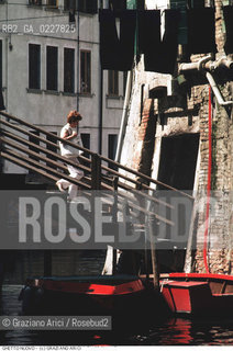 Nome:..GHETTO NOVO : PONTE CHE CONDUCE ALL ENTRATA DEL GHETTO NOVO ....Localizzazione:..VENEZIA / CANNAREGIO / GHETTO NOVO..VENICE / CANNAREGIO  / GHETTO NOVO  ..Soggetto:..PONTE CHE CONDUCE ALL ENTRATA DEL GHETTO NOVO  ..BRIDGE THAT LEADS TO THE ENTRANCE OF THE GHETTO NOVO   ..Cronologia:......Autore:......Stile:......Editori Stampatori:......Committenza:......Materia e Tecnica:......Collocazione:......Note:......Riproduzione Fotografica:..Graziano Arici/Rosebud2  ....Copyright:..Graziano Arici/Rosebud2/  ....Data:..1994....Costo:..A....Key:..GHETTO NOVO  ESTERNI  ..EXTERIORS  ..