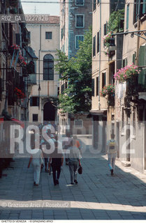 Caption: Nome:..GHETTO VECCHIO  : CALLE DEL GHETTO VECCHIO....Localizzazione:..VENEZIA / CANNAREGIO / GHETTO VECCHIO  ..VENICE / CANNAREGIO  / GHETTO VECCHIO   ..Soggetto:..CALLE DEL GHETTO VECCHIO ..Cronologia:......Autore:......Stile:......Editori Stampatori:......Committenza:......Materia e Tecnica:......Collocazione:......Note:......Riproduzione Fotografica:..Graziano Arici/Rosebud2  ....Copyright:..Graziano Arici/Rosebud2/  ....Data:..1994....Costo:..A....Key:..GHETTO VECCHIO  ESTERNI  ..EXTERIORS