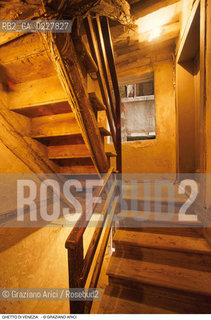 Caption: Nome:..GHETTO VECCHIO : SCALE INTERNE DI UNA CASA PRIVATA  ....Localizzazione:..VENEZIA / CANNAREGIO / GHETTO VECCHIO  ..VENICE / CANNAREGIO  / GHETTO VECCHIO   ..Soggetto:..SCALE INTERNE DI UNA CASA PRIVATA  ..A PRIVATE HOUSES INNER STAIRCASES  ..Cronologia:......Autore:......Stile:......Editori Stampatori:......Committenza:......Materia e Tecnica:......Collocazione:......Note:......Riproduzione Fotografica:..Graziano Arici/Rosebud2  ....Copyright:..Graziano Arici/Rosebud2/  ....Data:..1994....Costo:..A....Key:..GHETTO VECCHIO  ..