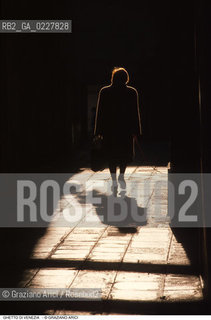 Caption: Nome:..GHETTO VECCHIO  : CALLE DEL GHETTO VECCHIO....Localizzazione:..VENEZIA / CANNAREGIO / GHETTO VECCHIO  ..VENICE / CANNAREGIO  / GHETTO VECCHIO   ..Soggetto:..CALLE DEL GHETTO VECCHIO ..Cronologia:......Autore:......Stile:......Editori Stampatori:......Committenza:......Materia e Tecnica:......Collocazione:......Note:......Riproduzione Fotografica:..Graziano Arici/Rosebud2  ....Copyright:..Graziano Arici/Rosebud2/  ....Data:..1994....Costo:..A....Key:..GHETTO VECCHIO  ESTERNI  ..EXTERIORS