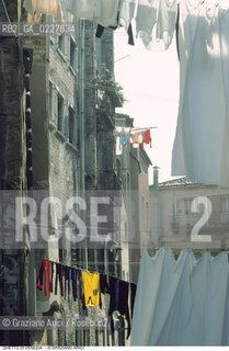 Caption: Nome:..GHETTO VECCHIO : CASE....Localizzazione:..VENEZIA / CANNAREGIO / GHETTO VECCHIO  ..VENICE / CANNAREGIO  / GHETTO VECCHIO   ..Soggetto:..CASE PANNI STESI..Cronologia:......Autore:......Stile:......Editori Stampatori:......Committenza:......Materia e Tecnica:......Collocazione:......Note:......Riproduzione Fotografica:..Graziano Arici/Rosebud2  ....Copyright:..Graziano Arici/Rosebud2/  ....Data:..1994....Costo:..A....Key:..GHETTO VECCHIO  ESTERNI  ..EXTERIORS