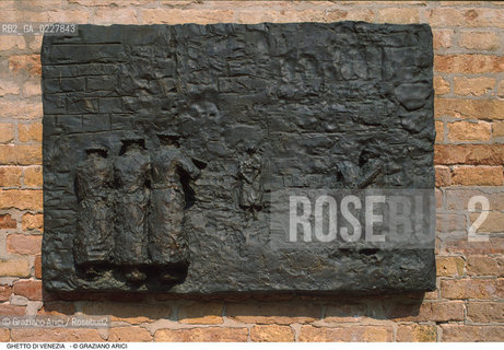 Caption: Nome:..GHETTO NOVO : CAMPO DEL GHETTO - MONUMENTO ALLOLOCAUSTO  ......Localizzazione:..VENEZIA / CANNAREGIO / GHETTO NOVO..VENICE / CANNAREGIO  / GHETTO NOVO   ..Soggetto:..MONUMENTO ALLOLOCAUSTO  ..THE  HOLOCAUST MEMORIAL  ..Cronologia:......Autore:......Stile:......Editori Stampatori:......Committenza:......Materia e Tecnica:......Collocazione:......Note:......Riproduzione Fotografica:..Graziano Arici/Rosebud2  ....Copyright:..Graziano Arici/Rosebud2/  ....Data:..1994....Costo:..A....Key:..GHETTO NOVO  ESTERNI  ..EXTERIORS