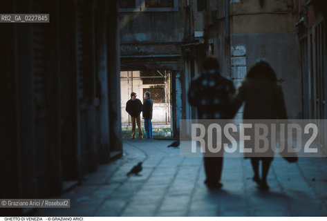 Caption: Nome:..GHETTO VECCHIO : IL PORTICO DENTRATA  ....Localizzazione:..VENEZIA / CANNAREGIO / GHETTO VECCHIO  ..VENICE / CANNAREGIO  / GHETTO VECCHIO   ..Soggetto:..IL PORTICO DENTRATA  ..THE PORTICO OF THE ENTRANCE  ..Cronologia:......Autore:......Stile:......Editori Stampatori:......Committenza:......Materia e Tecnica:......Collocazione:......Note:......Riproduzione Fotografica:..Graziano Arici/Rosebud2  ....Copyright:..Graziano Arici/Rosebud2/  ....Data:..1994....Costo:..A....Key:..GHETTO VECCHIO  ESTERNI  ..EXTERIORS