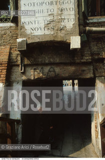 Caption: Nome:..GHETTO NOVO : SOTTOPORTICO DEL GHETTO NOVO    ....Localizzazione:..VENEZIA / CANNAREGIO / GHETTO NOVO..VENICE / CANNAREGIO  / GHETTO NOVO  ..Soggetto:..SOTTOPORTICO DEL GHETTO NOVO  ....Cronologia:......Autore:......Stile:......Editori Stampatori:......Committenza:......Materia e Tecnica:......Collocazione:......Note:......Riproduzione Fotografica:..Graziano Arici/Rosebud2  ....Copyright:..Graziano Arici/Rosebud2/  ....Data:..1994....Costo:..A....Key:..GHETTO NOVO  ESTERNI  ..EXTERIORS