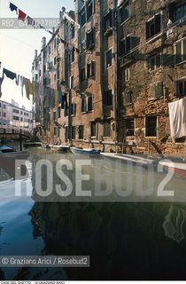 Caption: Nome:..GHETTO NOVO : CASE  ....Localizzazione:..VENEZIA / CANNAREGIO / GHETTO NOVO..VENICE / CANNAREGIO  / GHETTO NOVO  ..Soggetto:..CASE  ..HOUSES  ..Cronologia:......Autore:......Stile:......Editori Stampatori:......Committenza:......Materia e Tecnica:......Collocazione:......Note:......Riproduzione Fotografica:..Graziano Arici/Rosebud2  ....Copyright:..Graziano Arici/Rosebud2/  ....Data:..1994....Costo:..A....Key:..GHETTO NOVO  ESTERNI  ..EXTERIORS