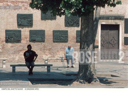 Caption: Nome:..GHETTO NOVO : CAMPO DEL GHETTO - MONUMENTO ALLOLOCAUSTO  ......Localizzazione:..VENEZIA / CANNAREGIO / GHETTO NOVO..VENICE / CANNAREGIO  / GHETTO NOVO   ..Soggetto:..MONUMENTO ALLOLOCAUSTO  ..THE  HOLOCAUST MEMORIAL  ..Cronologia:......Autore:......Stile:......Editori Stampatori:......Committenza:......Materia e Tecnica:......Collocazione:......Note:......Riproduzione Fotografica:..Graziano Arici/Rosebud2  ....Copyright:..Graziano Arici/Rosebud2/  ....Data:..1994....Costo:..A....Key:..GHETTO NOVO  ESTERNI  ..EXTERIORS