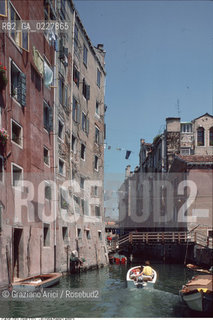 Caption: Nome:..GHETTO NOVO : CASE  ....Localizzazione:..VENEZIA / CANNAREGIO / GHETTO NOVO..VENICE / CANNAREGIO  / GHETTO NOVO ..Soggetto:..CASE  ..HOUSES  ..Cronologia:......Autore:......Stile:......Editori Stampatori:......Committenza:......Materia e Tecnica:......Collocazione:......Note:......Riproduzione Fotografica:..Graziano Arici/Rosebud2  ....Copyright:..Graziano Arici/Rosebud2/  ....Data:..1994....Costo:..A....Key:..GHETTO NOVO  ESTERNI  ..EXTERIORS
