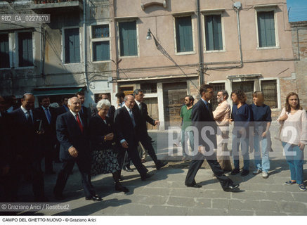 Caption: Nome:..GHETTO NOVO : IL PRESIDENTE DELLA REPUBBLICA OSCAR LUIGI SCALFARO VISITA IL MONUMENTO ALLOLOCAUSTO ....Localizzazione:..VENEZIA / CANNAREGIO / GHETTO NOVO..VENICE / CANNAREGIO  / GHETTO NOVO  ..Soggetto:..IL PRESIDENTE DELLA REPUBBLICA OSCAR LUIGI SCALFARO VISITA IL MONUMENTO ALLOLOCAUSTO  ..THE PRESIDENT OF THE REPUBLIC OSCAR LUIGI SCALFARO VISITING THE HOLOCAUST MEMORIAL  ..Cronologia:......Autore:......Stile:......Editori Stampatori:......Committenza:......Materia e Tecnica:......Collocazione:......Note:......Riproduzione Fotografica:..Graziano Arici/Rosebud2  ....Copyright:..Graziano Arici/Rosebud2/  ....Data:..1994....Costo:..A....Key:..GHETTO NOVO PERSONAGGI  ..PEOPLE