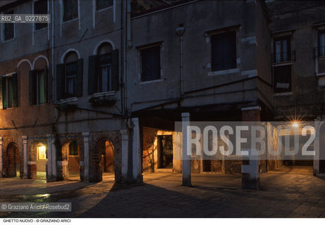 Caption: Nome:..GHETTO NOVO : SOTTOPORTICO  ....Localizzazione:..VENEZIA / CANNAREGIO / GHETTO NOVO..VENICE / CANNAREGIO  / GHETTO NOVO..Soggetto:..CAMPO DEL GHETTO NOVO / SOTTOPORTICO  ..CAMPO DEL GHETTO NOVO  / SOTTOPORTICO   ..Cronologia:......Autore:......Stile:......Editori Stampatori:......Committenza:......Materia e Tecnica:......Collocazione:......Note:......Riproduzione Fotografica:..Graziano Arici/Rosebud2  ....Copyright:..Graziano Arici/Rosebud2/  ....Data:..1994....Costo:..A....Key:..GHETTO NOVO  ESTERNI  ..EXTERIORS