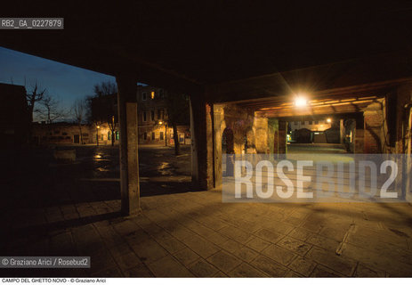Caption: Nome:..GHETTO NOVO : SOTTOPORTICO IN CAMPO DEL GHETTO NUOVO ....Localizzazione:..VENEZIA / CANNAREGIO / GHETTO NOVO..VENICE / CANNAREGIO  / GHETTO NOVO ..Soggetto:..CAMPO DEL GHETTO NUOVO / SOTTOPORTICO / NOTTE..CAMPO DEL GHETTO NUOVO / UNDERPASS / NIGHT..Cronologia:......Autore:......Stile:......Editori Stampatori:......Committenza:......Materia e Tecnica:......Collocazione:......Note:......Riproduzione Fotografica:..Graziano Arici/Rosebud2  ....Copyright:..Graziano Arici/Rosebud2/  ....Data:..1994....Costo:..A....Key:..GHETTO NOVO  ESTERNI  ..EXTERIORS