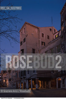 Caption: Nome:..GHETTO NOVO : CASE  IN CAMPO DEL GHETTO NOVO....Localizzazione:..VENEZIA / CANNAREGIO / GHETTO NOVO..VENICE / CANNAREGIO  / GHETTO NOVO   ..Soggetto:..CASE  IN CAMPO DEL GHETTO NOVO..HOUSES  ..Cronologia:......Autore:......Stile:......Editori Stampatori:......Committenza:......Materia e Tecnica:......Collocazione:......Note:......Riproduzione Fotografica:..Graziano Arici/Rosebud2  ....Copyright:..Graziano Arici/Rosebud2/  ....Data:..1994....Costo:..A....Key:..GHETTO NOVO  ESTERNI  ..EXTERIORS