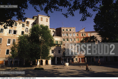 Nome:..GHETTO NOVO : CAMPO DEL GHETTO NOVO  ....Localizzazione:..VENEZIA / CANNAREGIO / GHETTO NOVO..VENICE / CANNAREGIO  / GHETTO NOVO..Soggetto:..CAMPO DEL GHETTO NOVO  .. ..Cronologia:......Autore:......Stile:......Editori Stampatori:......Committenza:......Materia e Tecnica:......Collocazione:......Note:......Riproduzione Fotografica:..Graziano Arici/Rosebud2  ....Copyright:..Graziano Arici/Rosebud2/  ....Data:..1994....Costo:..A....Key:..GHETTO NOVO  ESTERNI  ..EXTERIORS  ..