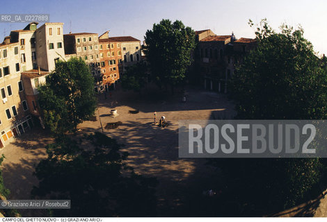 Nome:..GHETTO NOVO : CAMPO DEL GHETTO NOVO  ....Localizzazione:..VENEZIA / CANNAREGIO / GHETTO NOVO..VENICE / CANNAREGIO  / GHETTO NOVO  ..Soggetto:..CAMPO DEL GHETTO NOVO  ....Cronologia:......Autore:......Stile:......Editori Stampatori:......Committenza:......Materia e Tecnica:......Collocazione:......Note:......Riproduzione Fotografica:..Graziano Arici/Rosebud2  ....Copyright:..Graziano Arici/Rosebud2/  ....Data:..1994....Costo:..A....Key:..GHETTO NOVO  ESTERNI  ..EXTERIORS  ..
