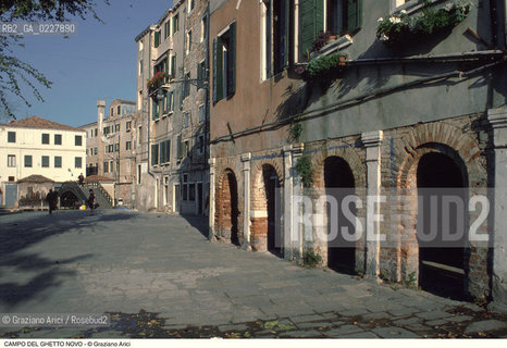 Caption: Nome:..GHETTO NOVO : CAMPO DEL GHETTO NOVO  ....Localizzazione:..VENEZIA / CANNAREGIO / GHETTO NOVO..VENICE / CANNAREGIO  / GHETTO NOVO  ..Soggetto:..CAMPO DEL GHETTO NOVO  ....Cronologia:......Autore:......Stile:......Editori Stampatori:......Committenza:......Materia e Tecnica:......Collocazione:......Note:......Riproduzione Fotografica:..Graziano Arici/Rosebud2  ....Copyright:..Graziano Arici/Rosebud2/  ....Data:..1994....Costo:..A....Key:..GHETTO NOVO  ESTERNI  ..EXTERIORS