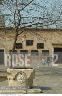 Caption: Nome:..GHETTO NOVO : CAMPO DEL GHETTO NOVO  ....Localizzazione:..VENEZIA / CANNAREGIO / GHETTO NOVO..VENICE / CANNAREGIO  / GHETTO NOVO ..Soggetto:..CAMPO DEL GHETTO NOVO.. ..Cronologia:......Autore:......Stile:......Editori Stampatori:......Committenza:......Materia e Tecnica:......Collocazione:......Note:......Riproduzione Fotografica:..Graziano Arici/Rosebud2  ....Copyright:..Graziano Arici/Rosebud2/  ....Data:..1994....Costo:..A....Key:..GHETTO NOVO  ESTERNI  ..EXTERIORS