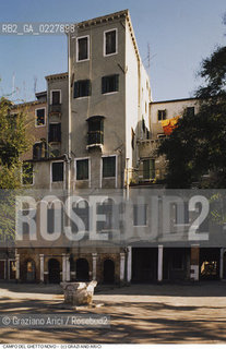 Nome:..GHETTO NOVO : CASE  I CAMPO DEL GHETTO NOVO....Localizzazione:..VENEZIA / CANNAREGIO / GHETTO NOVO..VENICE / CANNAREGIO  / GHETTO NOVO..Soggetto:..CASE  ..HOUSES  ..Cronologia:......Autore:......Stile:......Editori Stampatori:......Committenza:......Materia e Tecnica:......Collocazione:......Note:......Riproduzione Fotografica:..Graziano Arici/Rosebud2  ....Copyright:..Graziano Arici/Rosebud2/  ....Data:..1994....Costo:..A....Key:..GHETTO NOVO  ESTERNI  ..EXTERIORS  ..