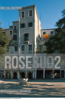 Caption: Nome:..GHETTO NOVO : CASE  I CAMPO DEL GHETTO NOVO....Localizzazione:..VENEZIA / CANNAREGIO / GHETTO NOVO..VENICE / CANNAREGIO  / GHETTO NOVO..Soggetto:..CASE  ..HOUSES  ..Cronologia:......Autore:......Stile:......Editori Stampatori:......Committenza:......Materia e Tecnica:......Collocazione:......Note:......Riproduzione Fotografica:..Graziano Arici/Rosebud2  ....Copyright:..Graziano Arici/Rosebud2/  ....Data:..1994....Costo:..A....Key:..GHETTO NOVO  ESTERNI  ..EXTERIORS