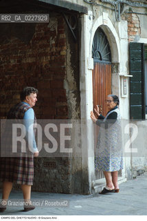 Caption: Nome:..GHETTO NOVO : CAMPO DEL GHETTO NOVO ....Localizzazione:..VENEZIA / CANNAREGIO / GHETTO NOVO..VENICE / CANNAREGIO  / GHETTO NOVO  ..Soggetto:..CAMPO DEL GHETTO NOVO ..Cronologia:......Autore:......Stile:......Editori Stampatori:......Committenza:......Materia e Tecnica:......Collocazione:......Note:......Riproduzione Fotografica:..Graziano Arici/Rosebud2  ....Copyright:..Graziano Arici/Rosebud2/  ....Data:..1994....Costo:..A....Key:..GHETTO NOVO VITA   ESTERNI  ..EXTERIORS  LIVING